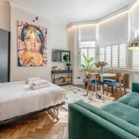 Modern Spacious Studio In Chelsea By Kings Road